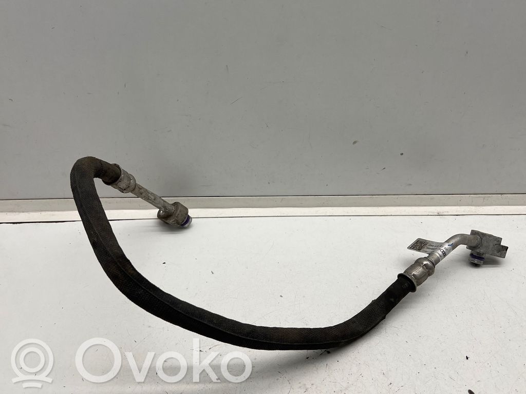 Audi A4 S4 B9 8W Ilmastointilaitteen putki (A/C) 