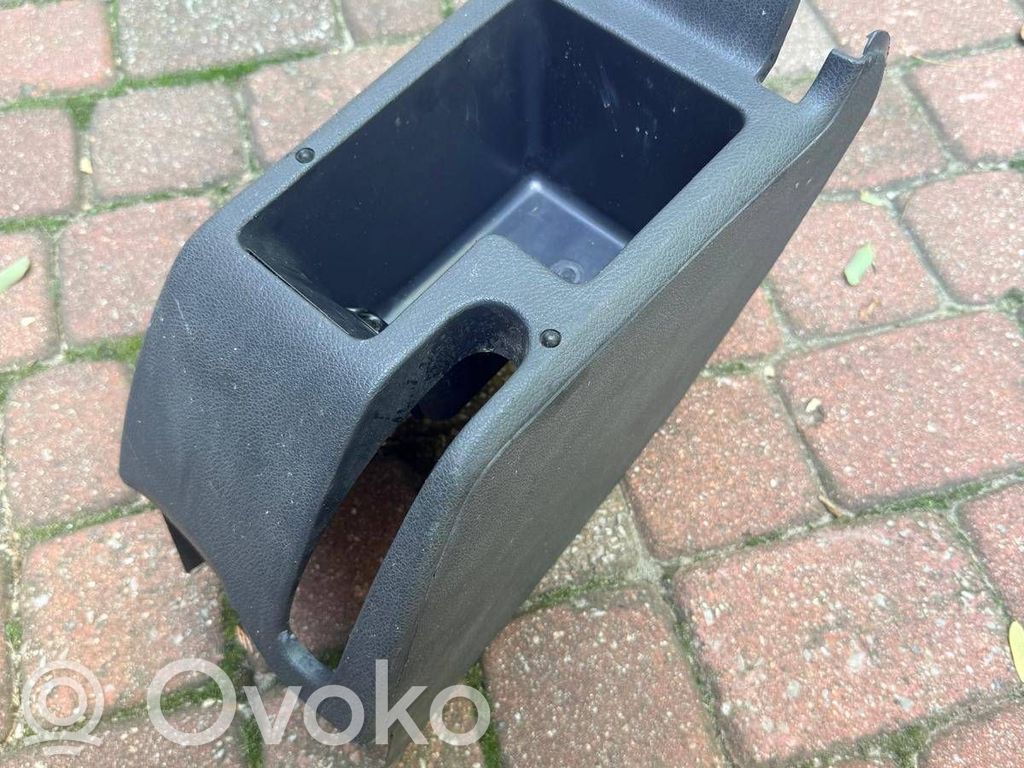 Volkswagen Golf V Center console 