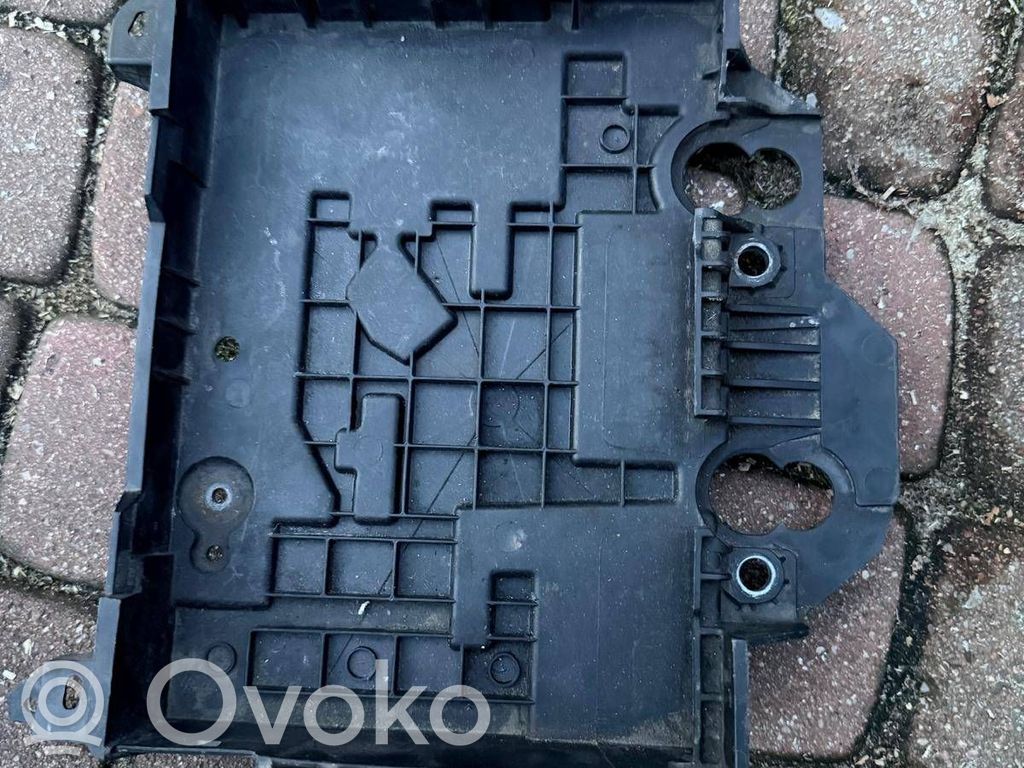 Renault Clio III Akumuliatoriaus dėžė 