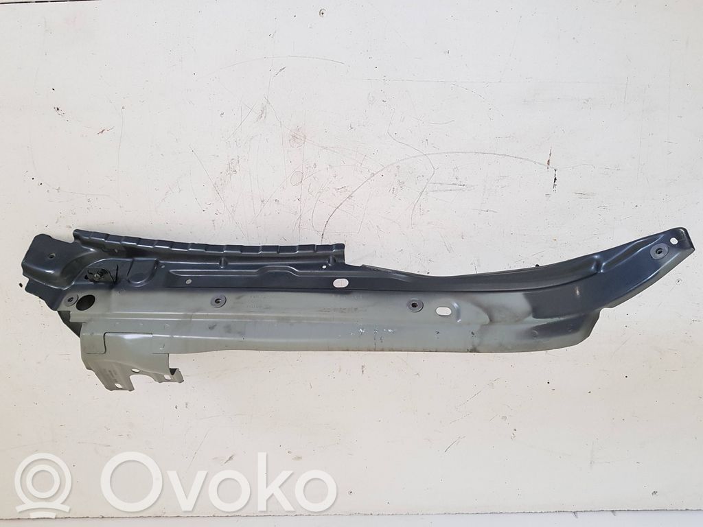 Audi Q7 4L Uchwyt / Mocowanie błotnika przedniego 