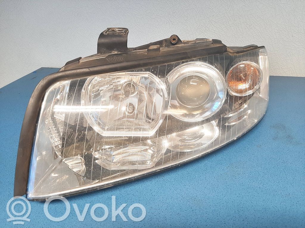Audi A4 S4 B6 8E 8H Priekinis žibintas 