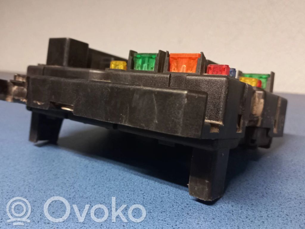 Peugeot 406 Saugiklių blokas 