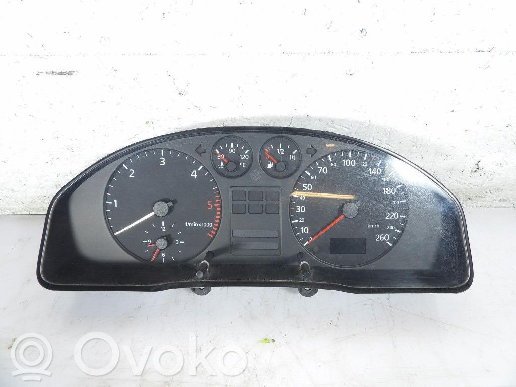 Audi A4 S4 B5 8D Speedometer (instrument cluster) 