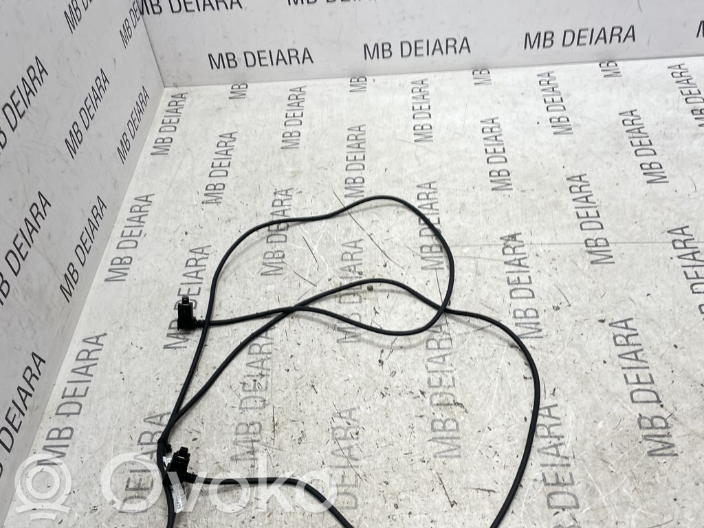 Tesla Model S USB jungtis 