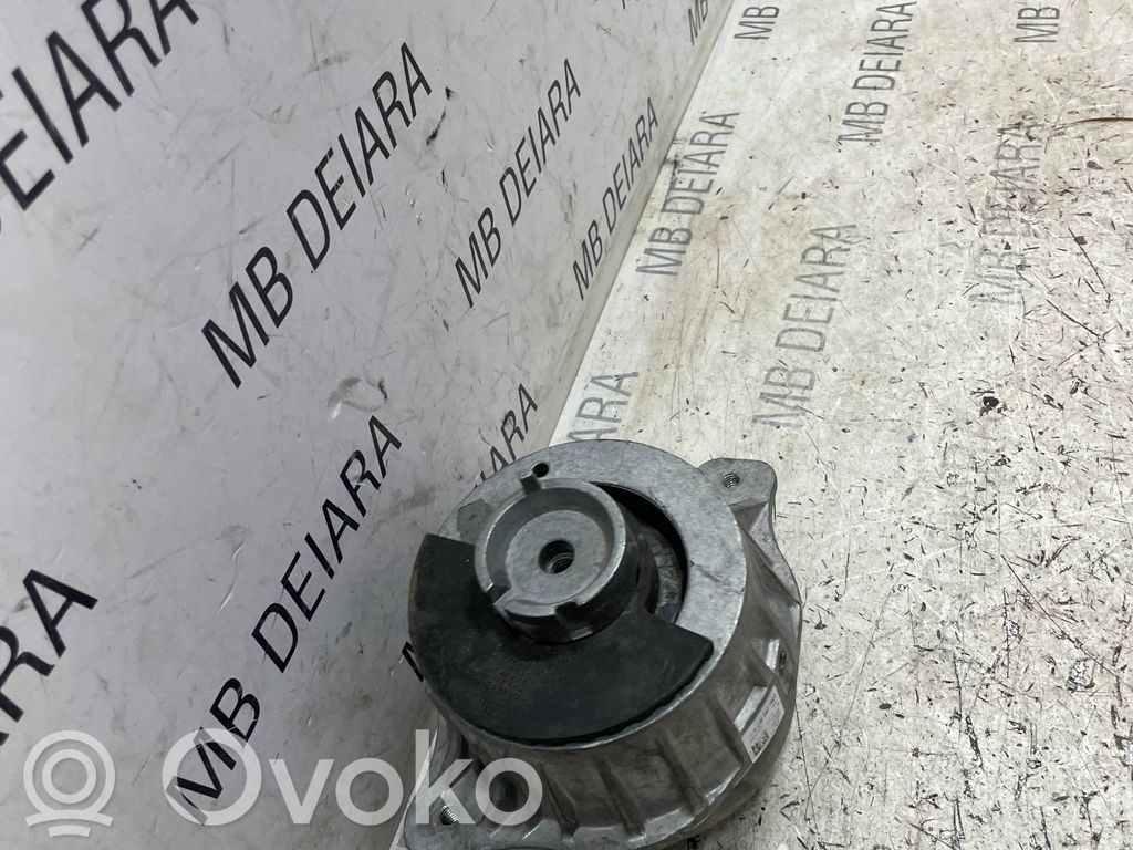 Mercedes-Benz C W205 Engine mount bracket 