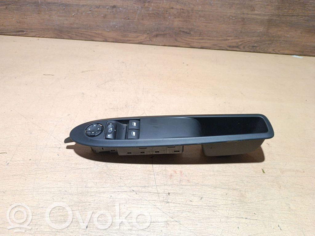 Citroen DS4 Electric window control switch 