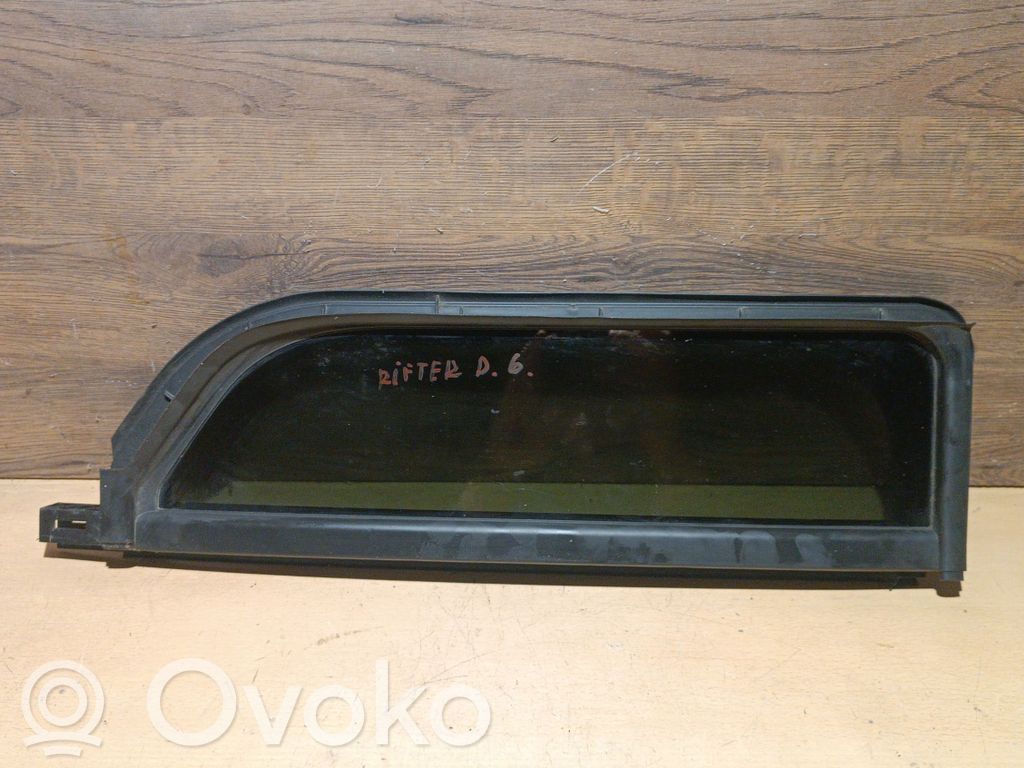 Peugeot Rifter Ventanilla de ventilación de la puerta trasera 