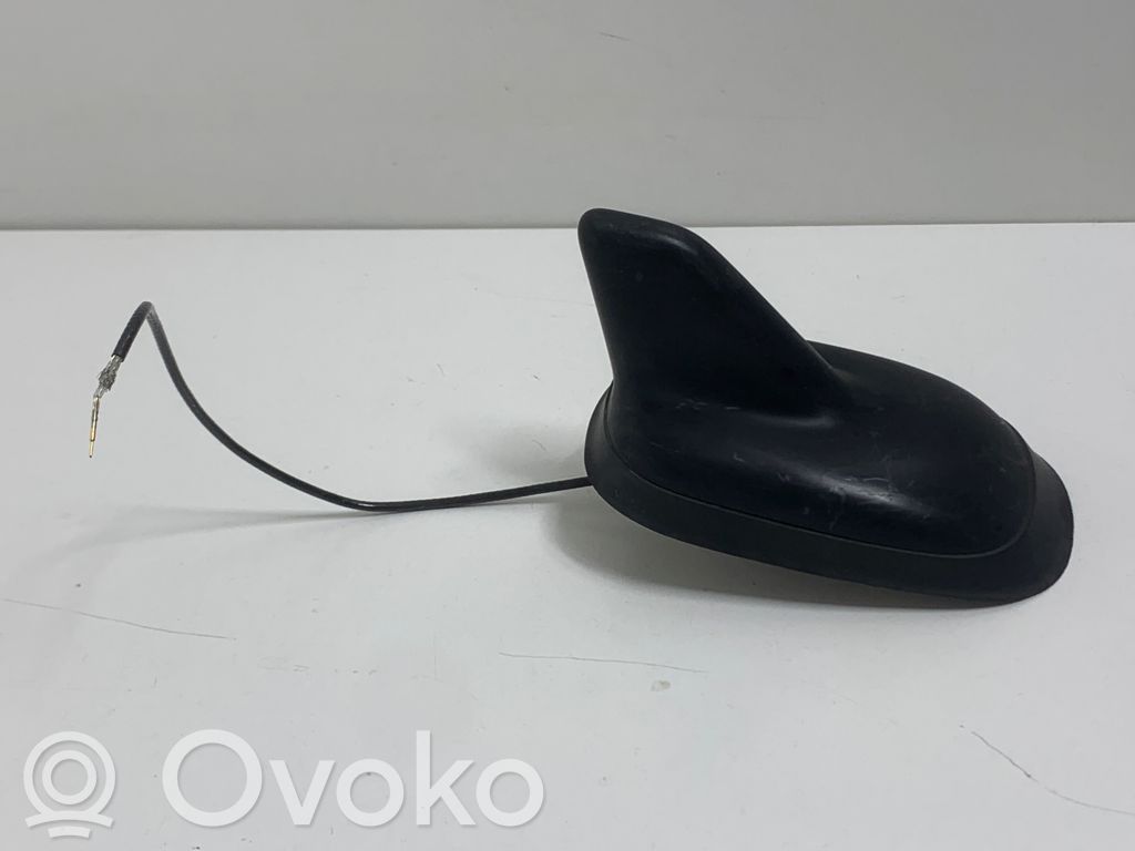 Volkswagen PASSAT B6 GPS-pystyantenni 
