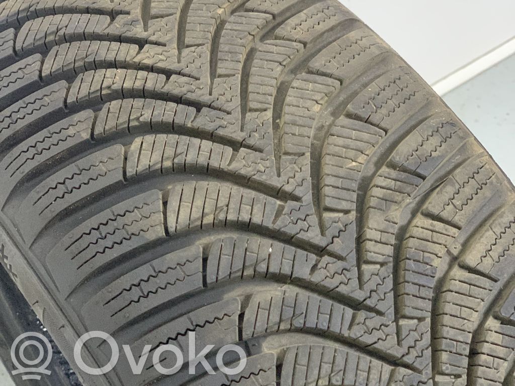 Volkswagen PASSAT B6 Neumático de invierno R16 