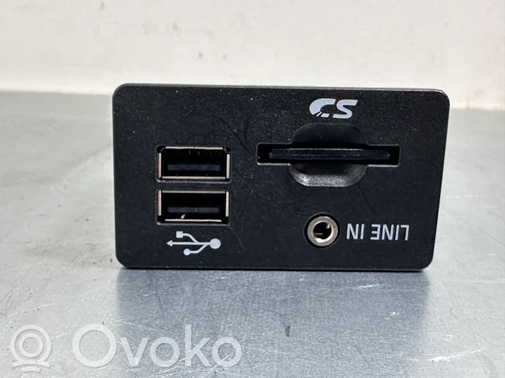 Ford C-MAX II USB socket connector 