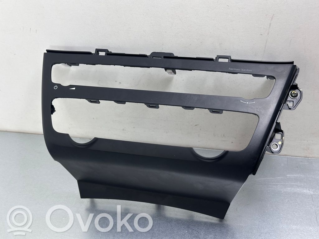 KIA Optima Radio/GPS head unit trim 