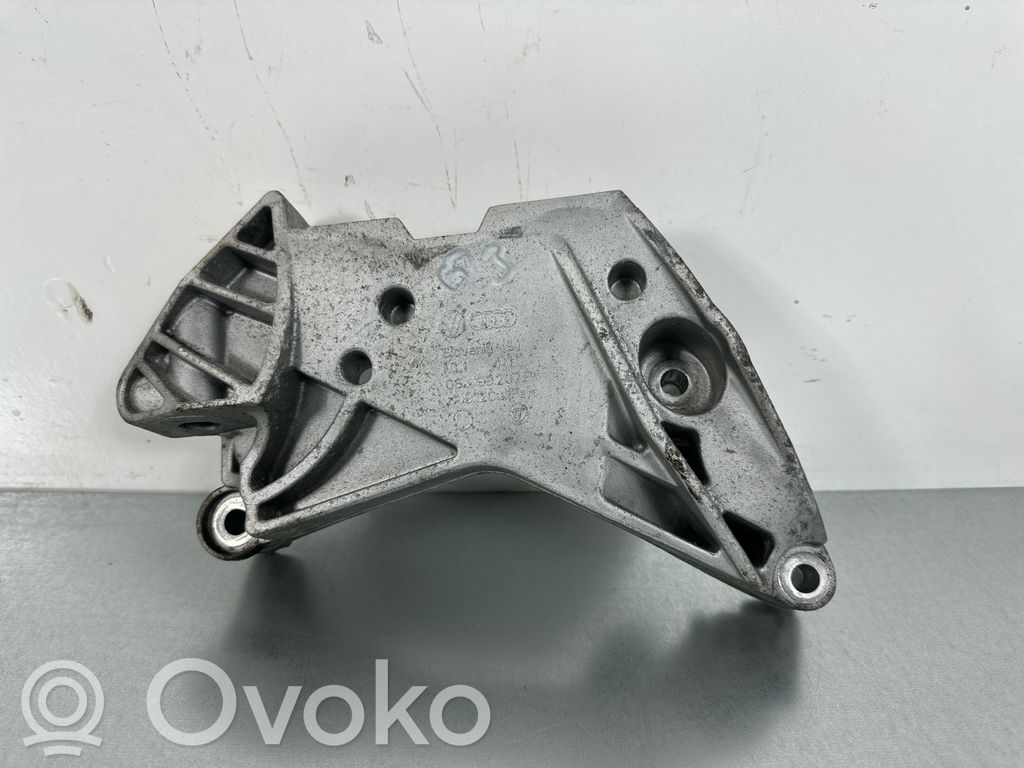 Audi Q3 8U Engine mounting bracket 