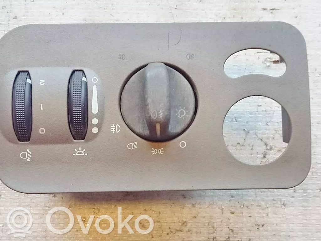 Chrysler Voyager Lukturu slēdzis 