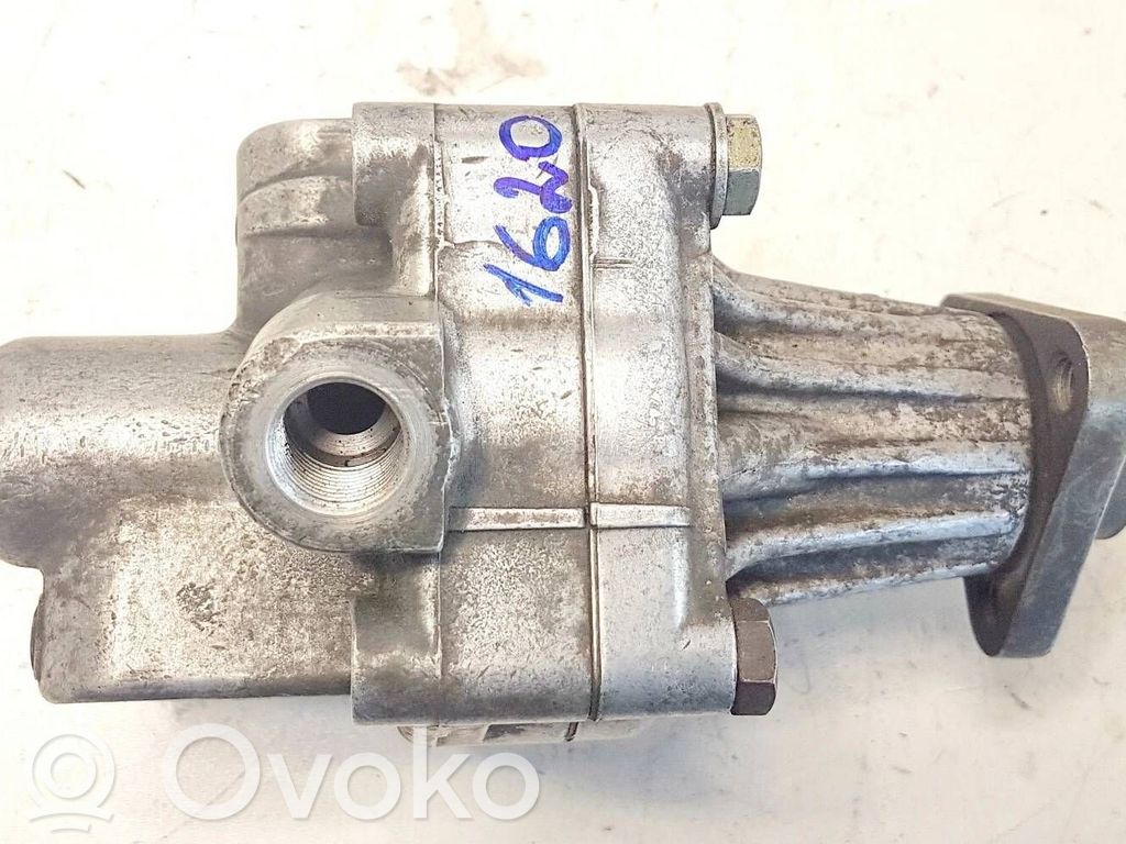 BMW 5 E34 Power steering pump 