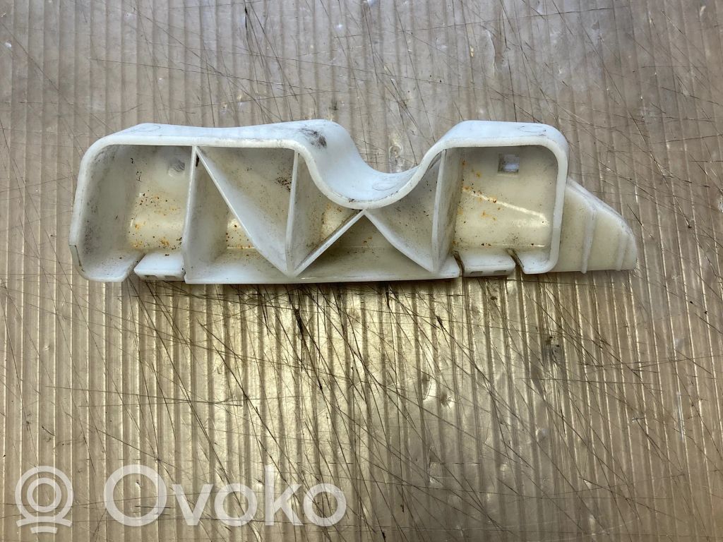 Nissan Qashqai Uchwyt / Mocowanie zderzaka przedniego 