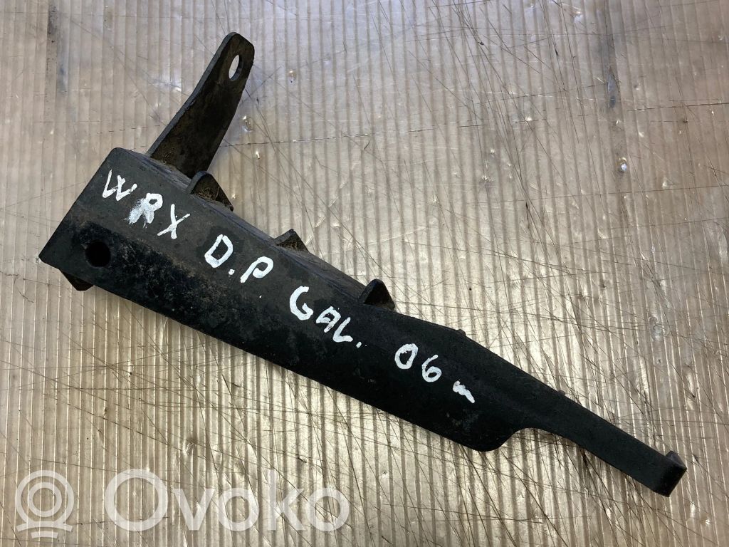 Rear bumper mounting bracket
