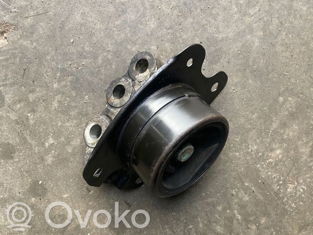 Chevrolet Captiva Engine mount bracket 