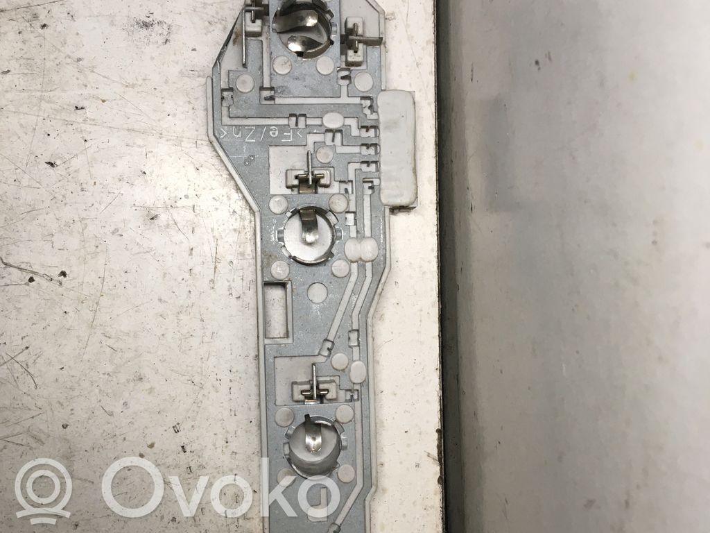 Skoda Fabia Mk1 (6Y) Takavalon polttimon suojan pidike 