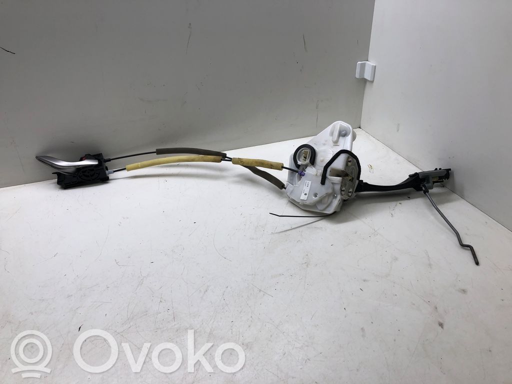 Mazda 3 III Front door lock 