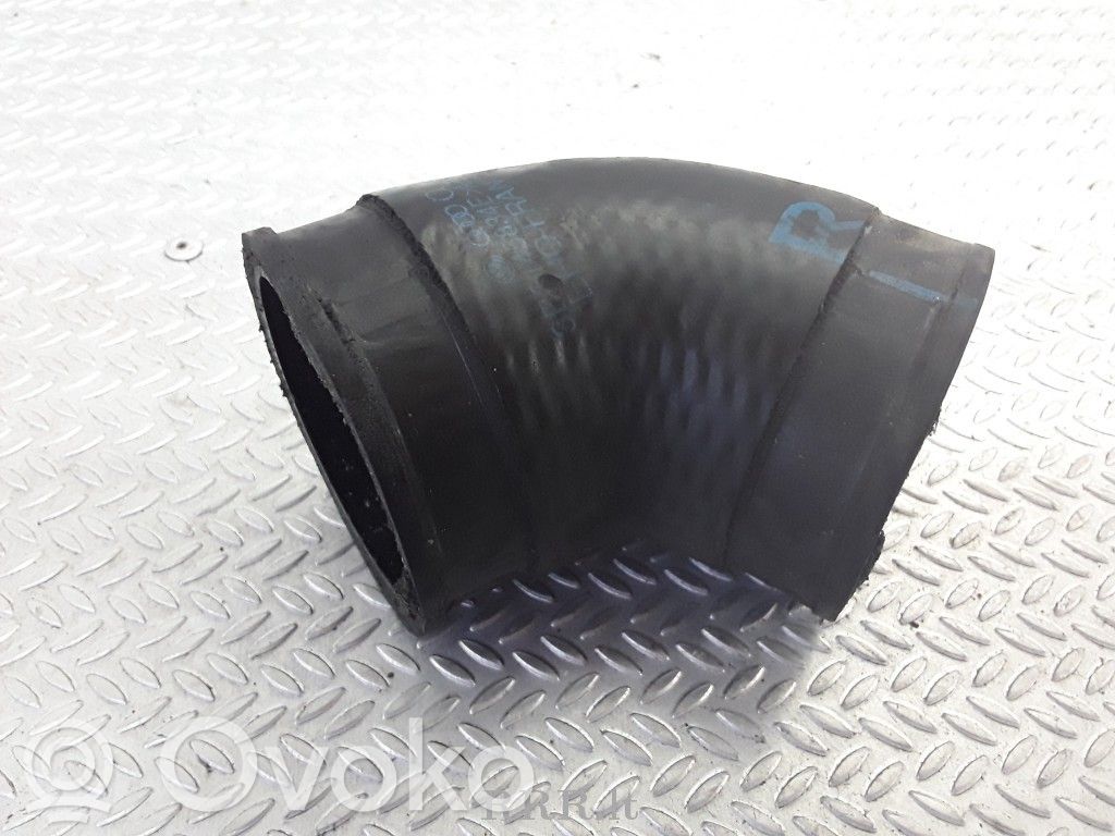Volkswagen PASSAT B5.5 Wąż / Rura intercoolera 