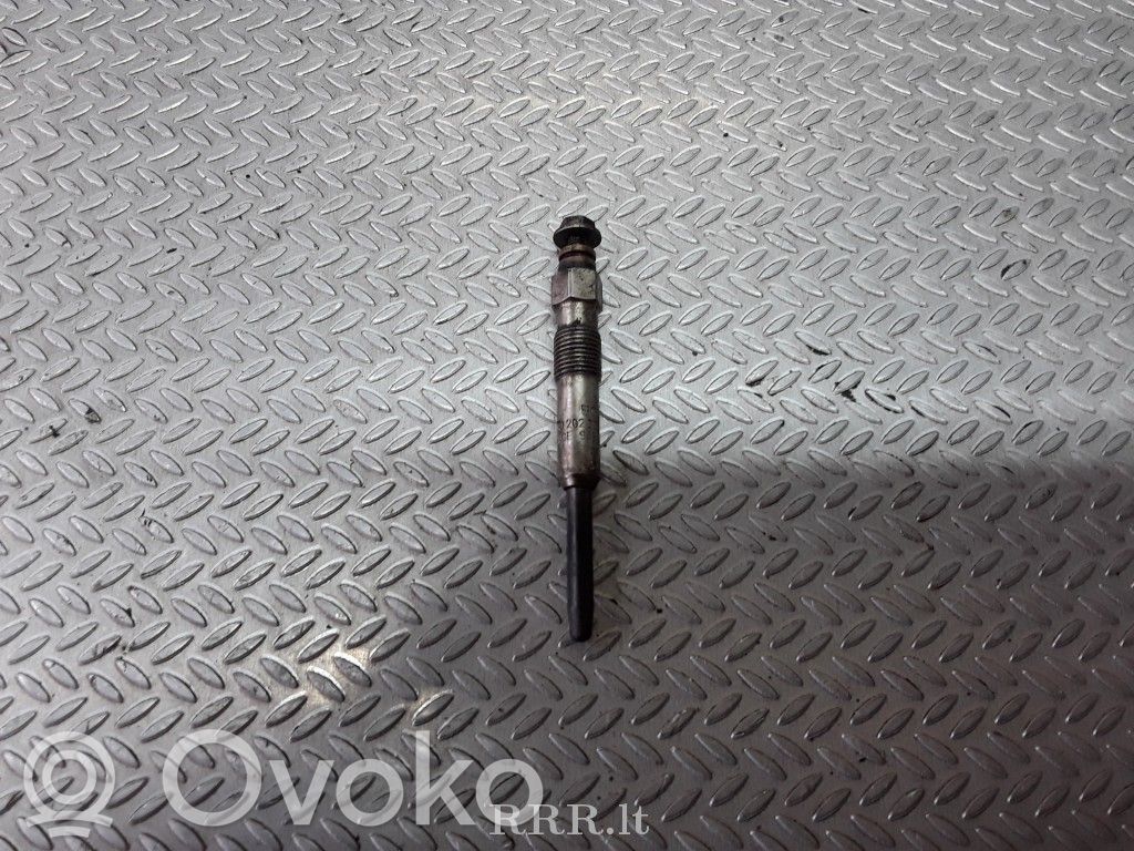 Toyota Corolla E110 Kvēlsvece (-es) 