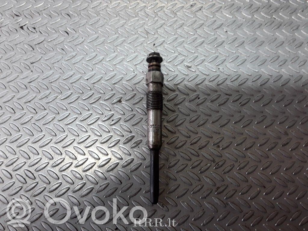 Toyota Corolla E110 Kvēlsvece (-es) 