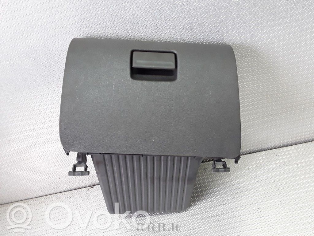 Ford Focus Daiktadėžės (bordačioko) komplektas 
