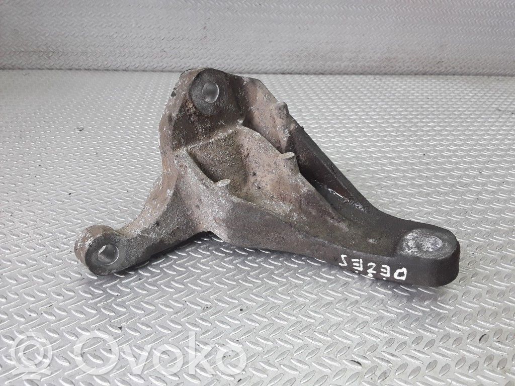 Gearbox mounting bracket   3M516P033