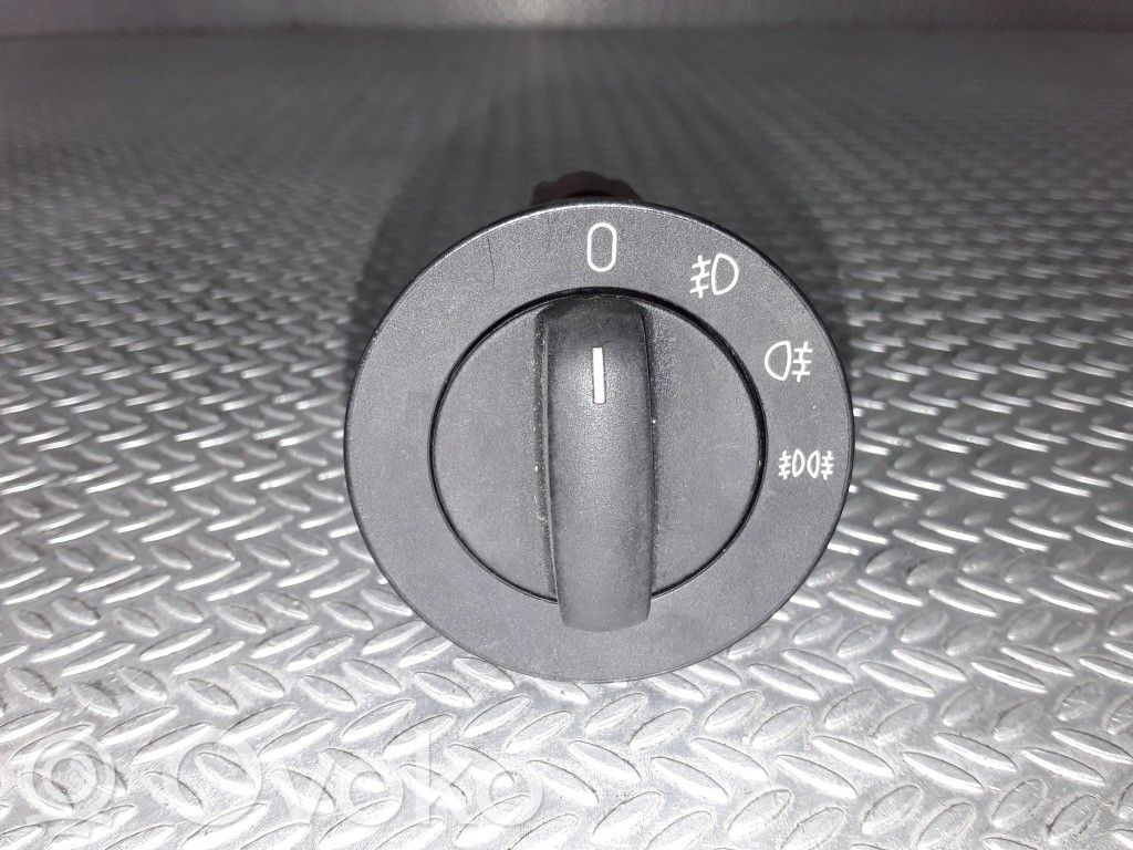 Fog light switch   8363684