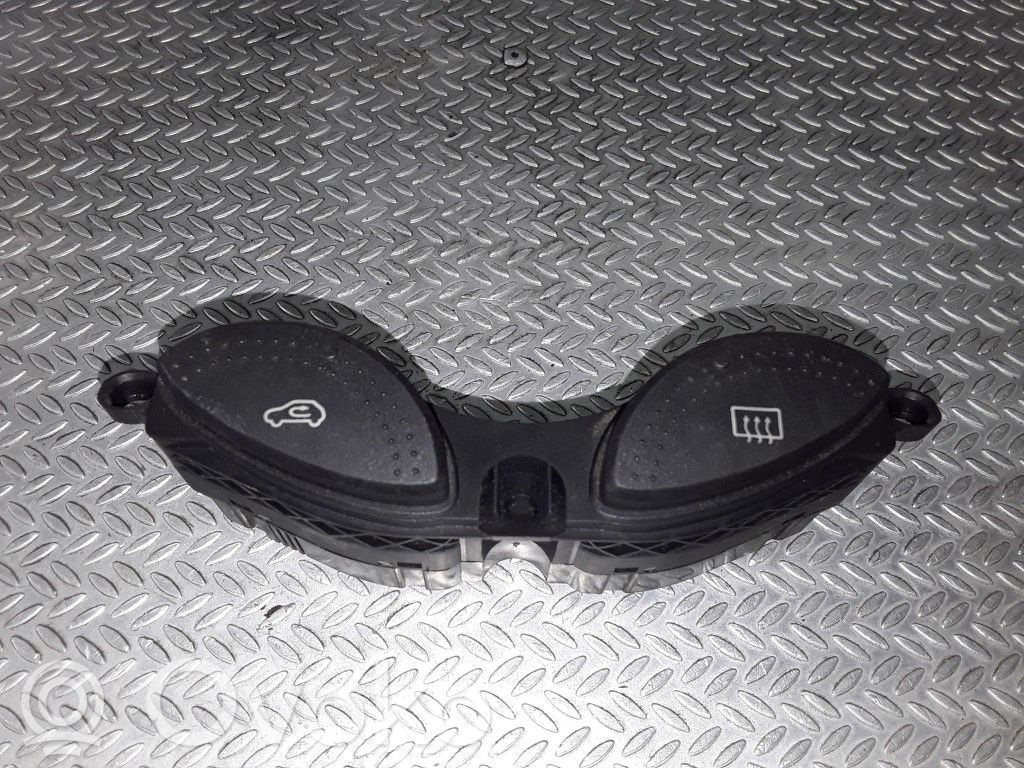 Ford Focus Windscreen/window heater switch 