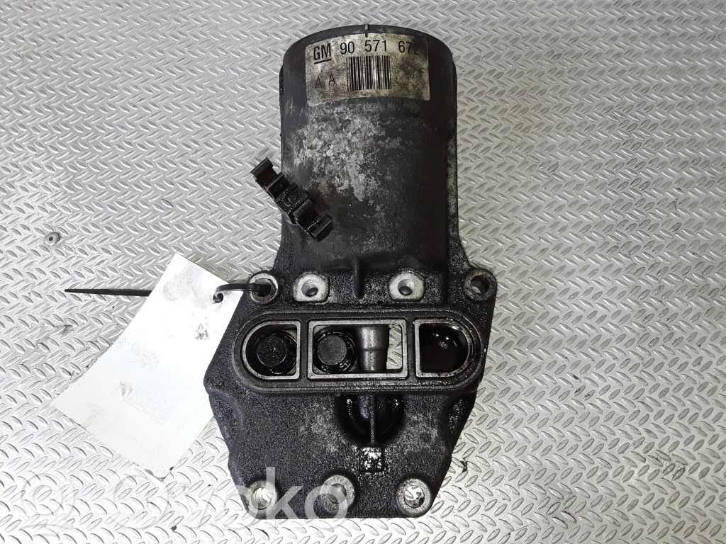 Oil filter mounting bracket   90571672