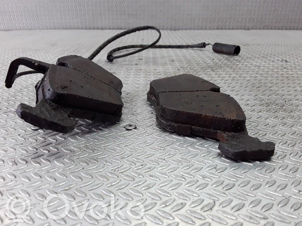 Brake pads (front)