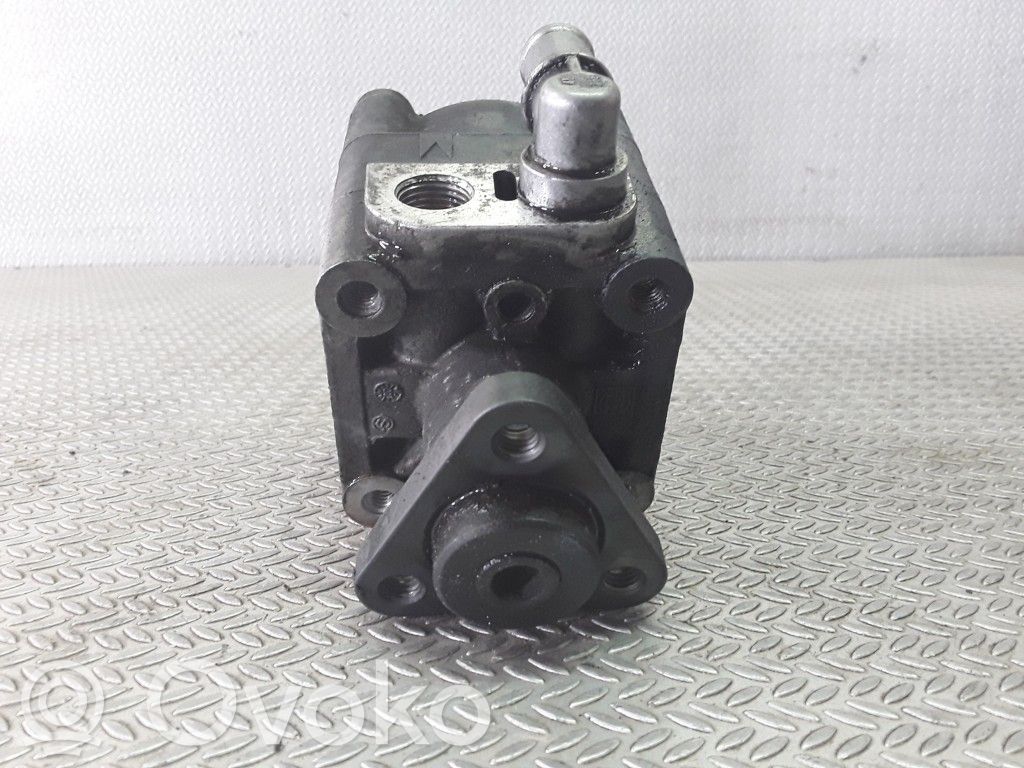 BMW 3 E46 Ohjaustehostimen pumppu 