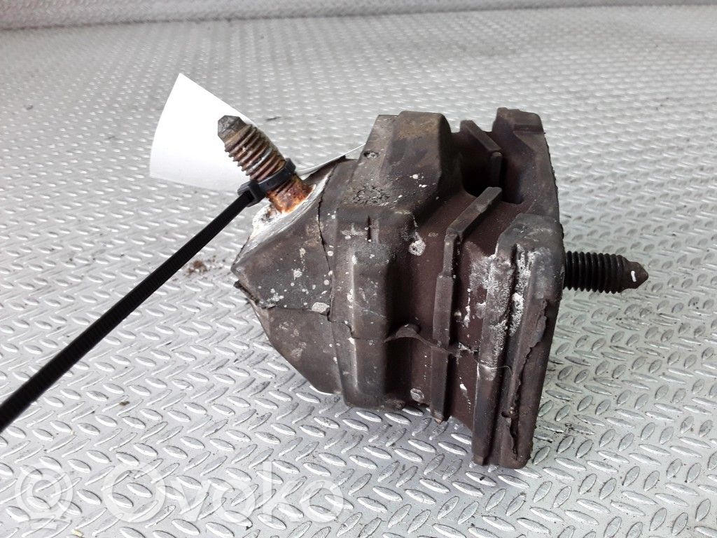 Engine mount bracket