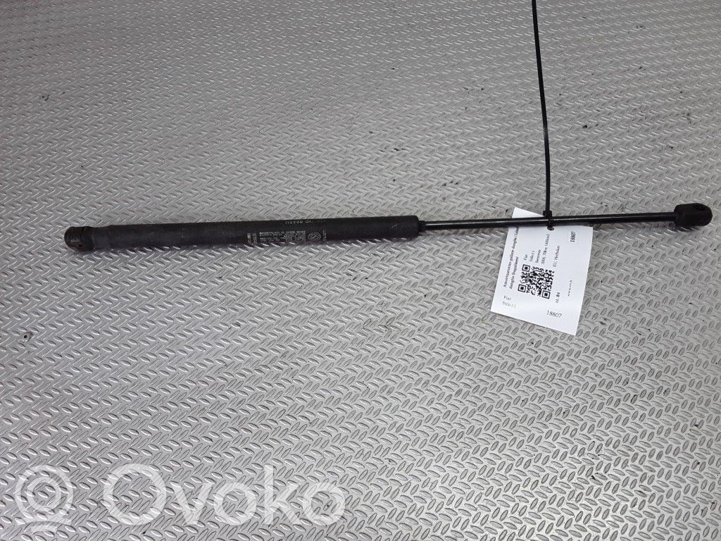 Fiat Stilo Konepellin kaasujousi 