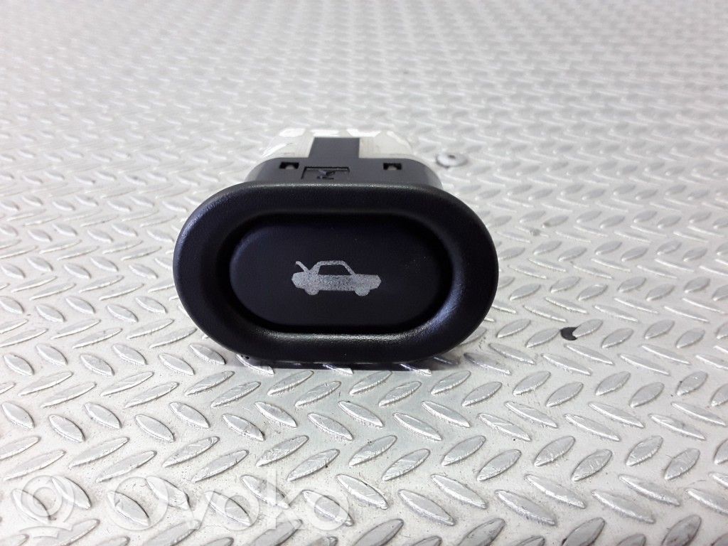 Tailgate/boot open switch button   4733440