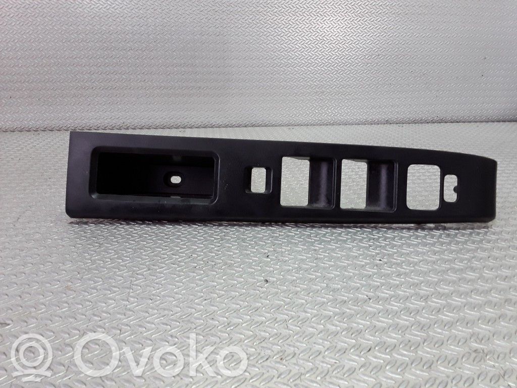 Mazda 5 Front door interior handle trim 