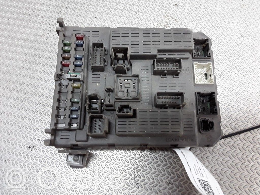 Citroen C5 Fuse module 