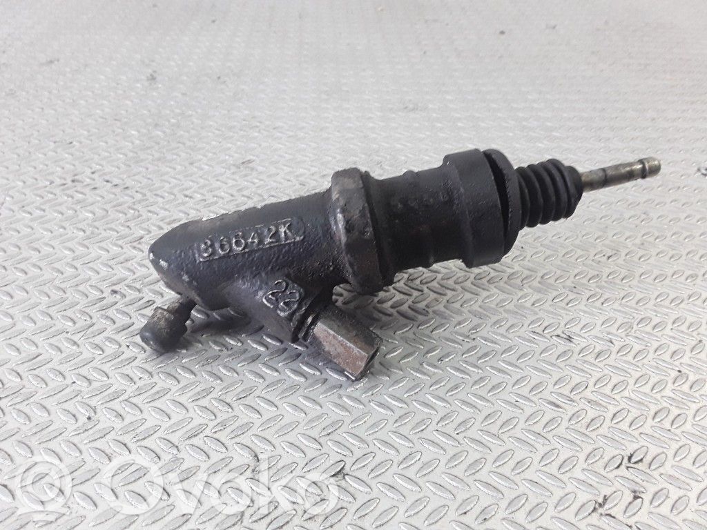 BMW 5 E39 Cilindro maestro de embrague 