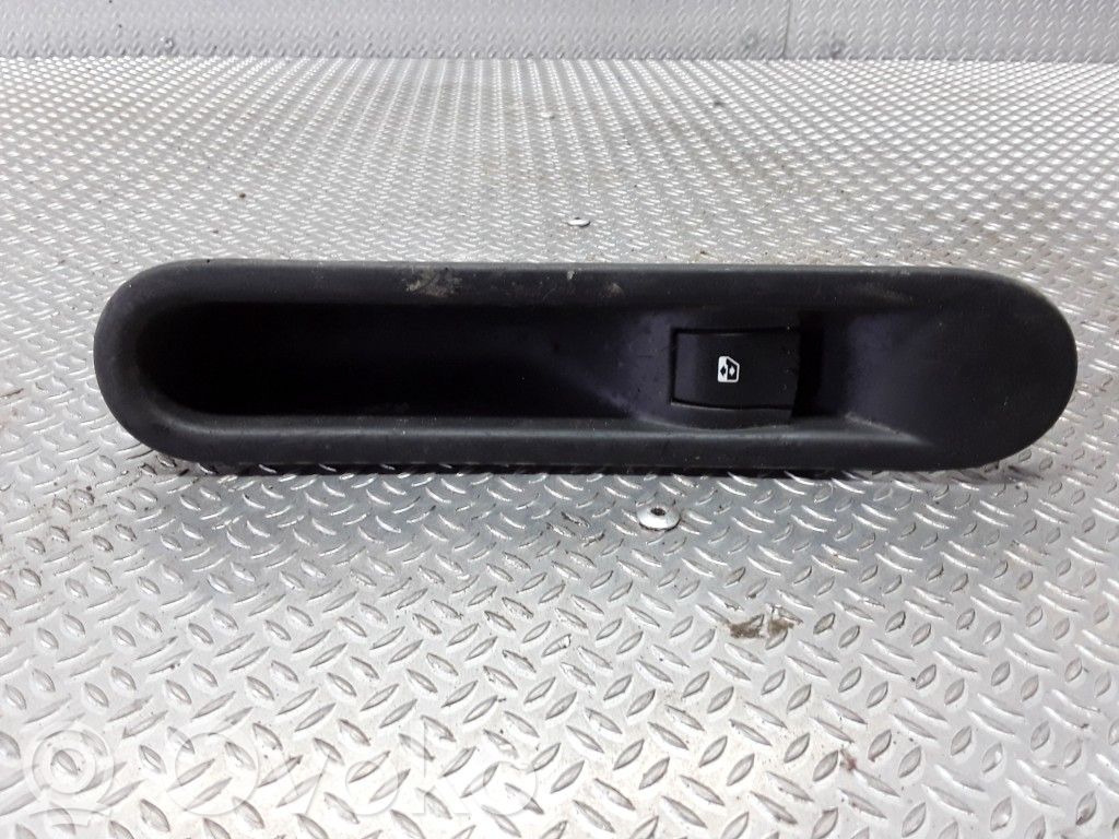 Electric window control switch   8200012263