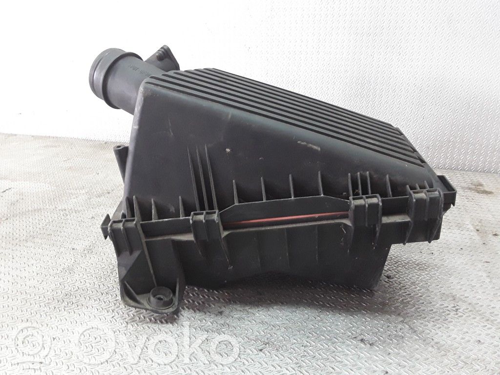Volkswagen Golf IV Air filter box 