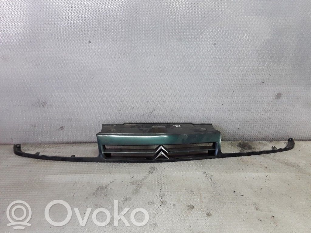 Citroen Xantia Etupuskurin ylempi jäähdytinsäleikkö 