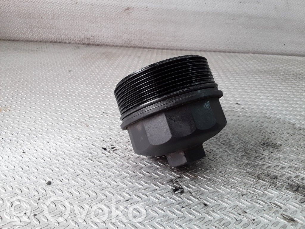 Audi A4 S4 B5 8D Öljynsuodattimen kansi 
