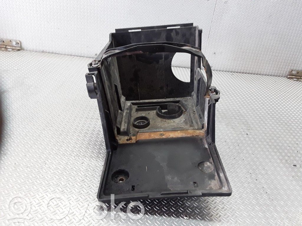 Ford Focus C-MAX Akkulaatikon alusta 