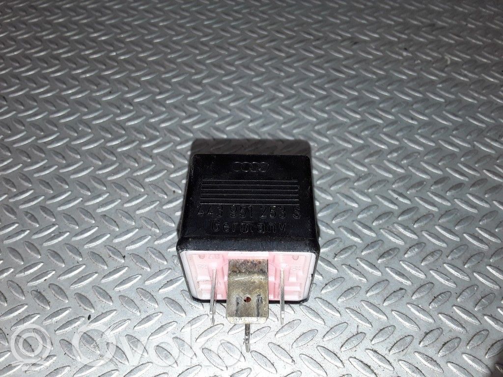 Other relay   443951253S,899556
