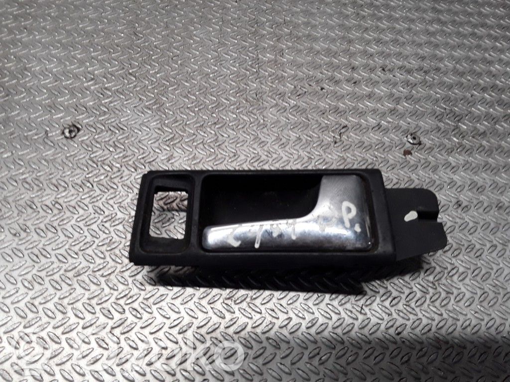 Manecilla interna puerta delantera   4A0837020A