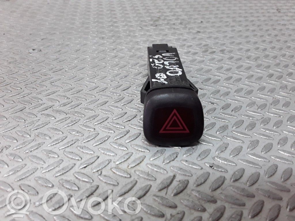 Hazard light switch   9168302