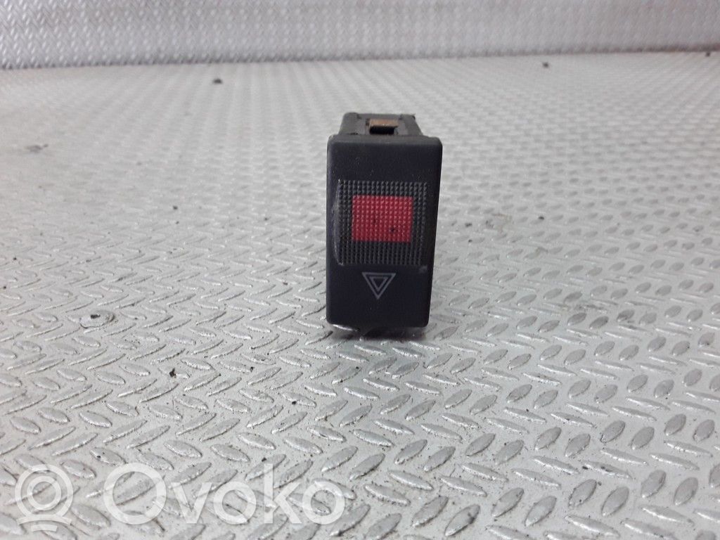 Schalter Warnblinkanlage   8D0941509