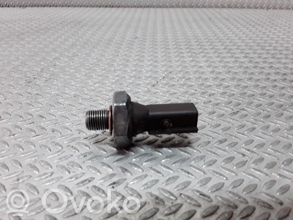 Volkswagen Polo IV 9N3 Oil pressure sensor 