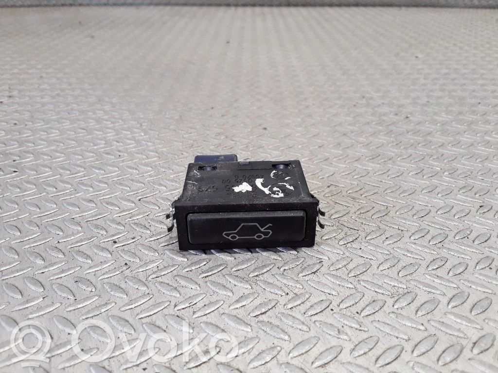 BMW 5 E39 Tailgate opening switch 